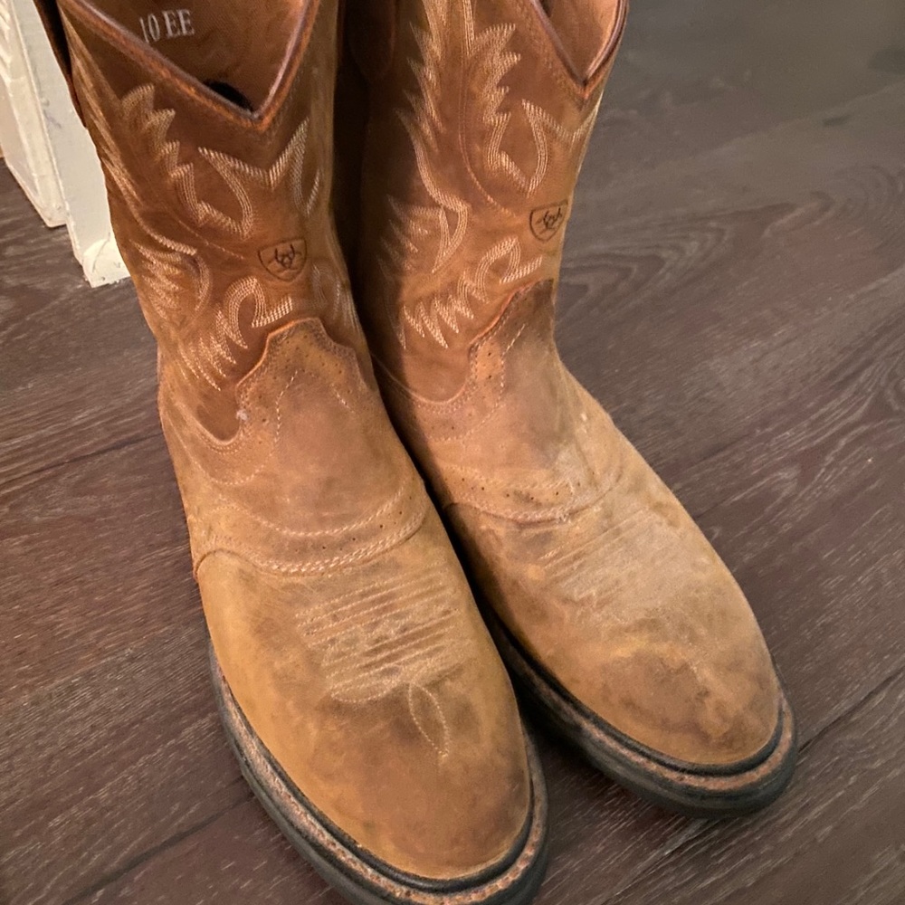 Men’s Ariat cowboy boots